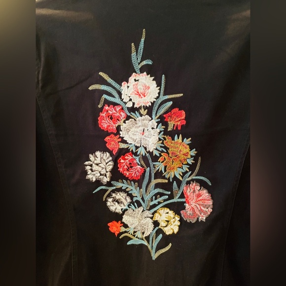 JustFab embroidered floral button jacket long sleeve pockets SZ M black pink - Picture 9 of 12